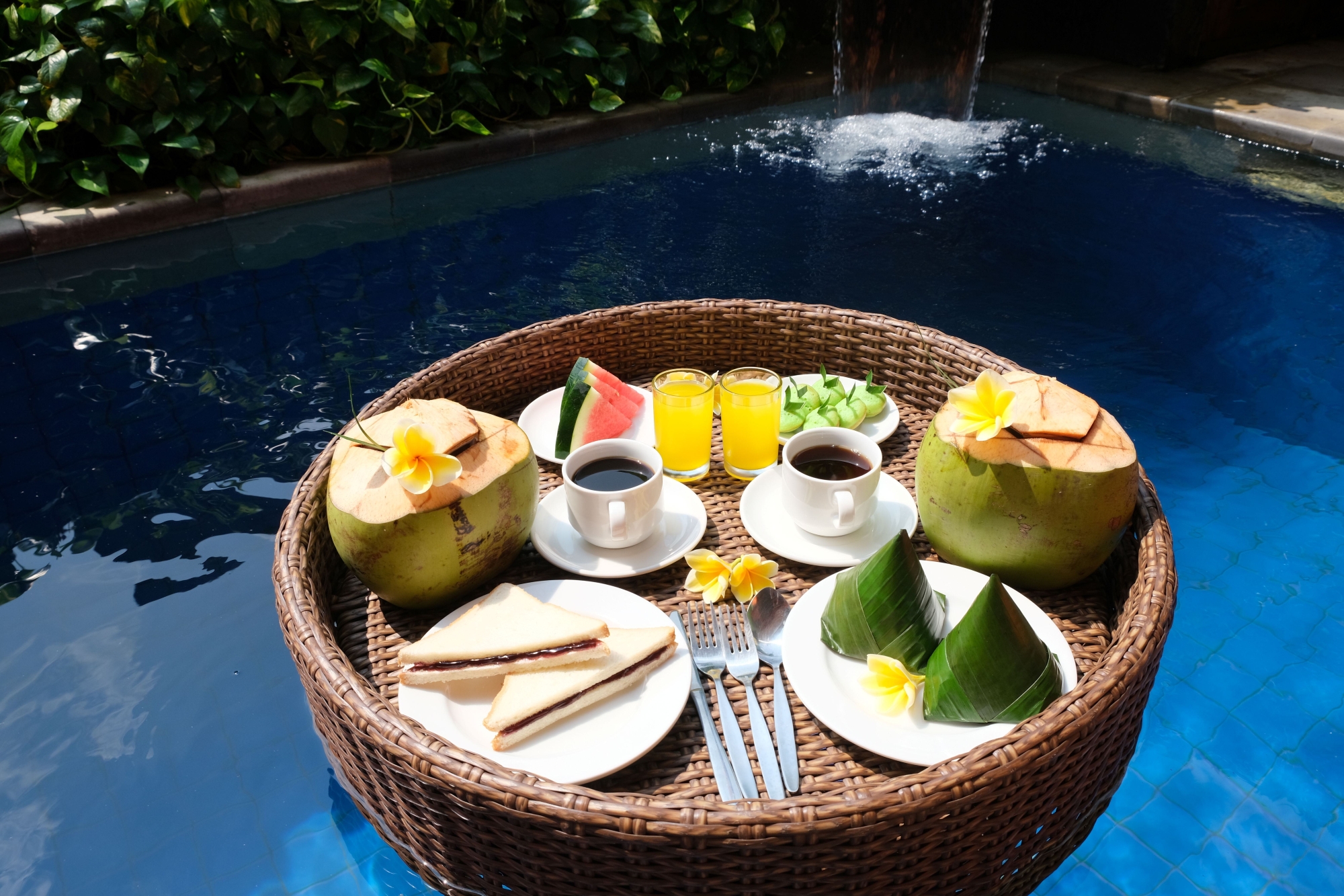 Floating Breakfast 